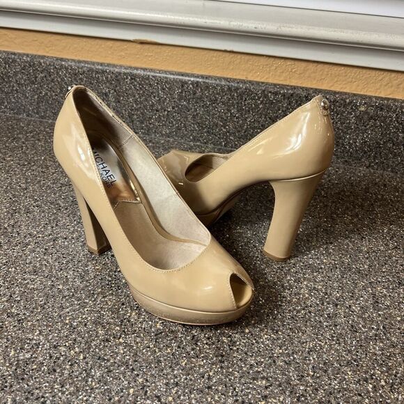 Michael Kors Womens Sz 7M Beige Patent Leather Ultra High Heels Slip On Platform - Picture 1 of 10